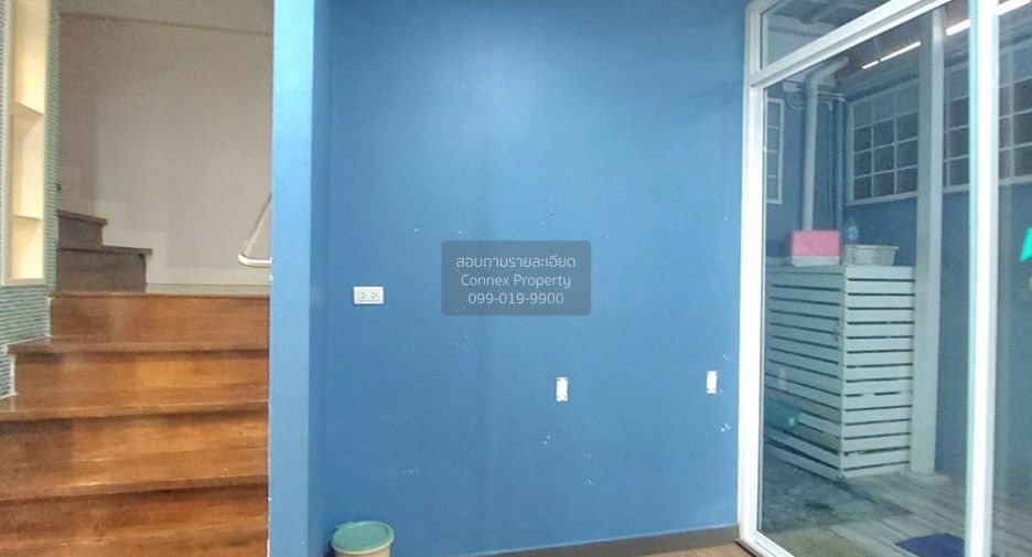 For rent 4 bedrooms townhouse in Watthana, Bangkok