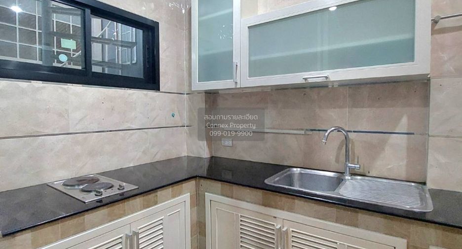 For rent 4 bedrooms townhouse in Watthana, Bangkok