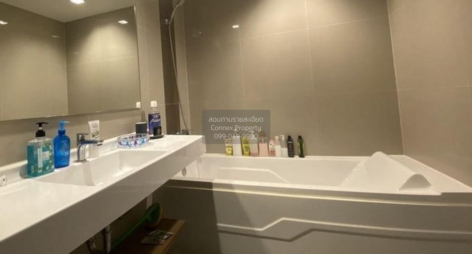For rent 2 bedrooms condo in Phra Khanong, Bangkok