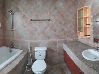 Casa en alquiler y en venta de 3 habitaciones en Bang Lamung, Chonburi