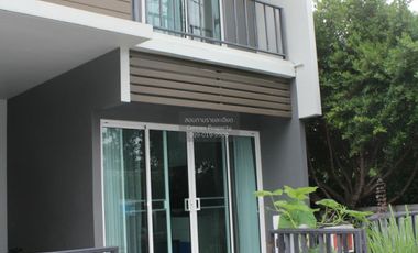 出租 3 卧室 联排别墅 在 Khlong Sam Wa, 曼谷