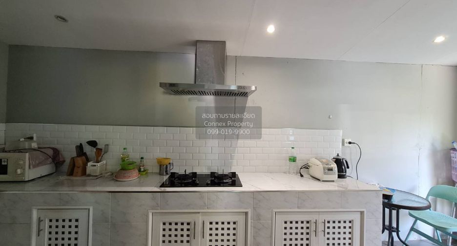 For rent 3 bedrooms townhouse in Khlong Sam Wa, Bangkok