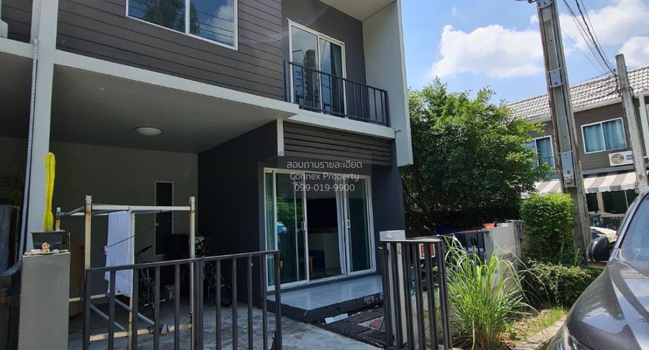 For rent 3 bedrooms townhouse in Khlong Sam Wa, Bangkok