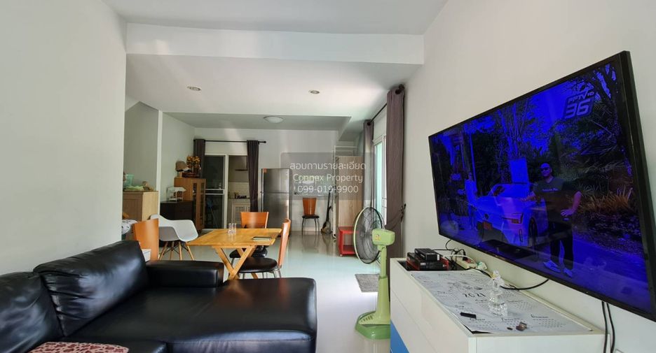 For rent 3 bedrooms townhouse in Khlong Sam Wa, Bangkok