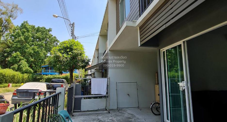 For rent 3 bedrooms townhouse in Khlong Sam Wa, Bangkok