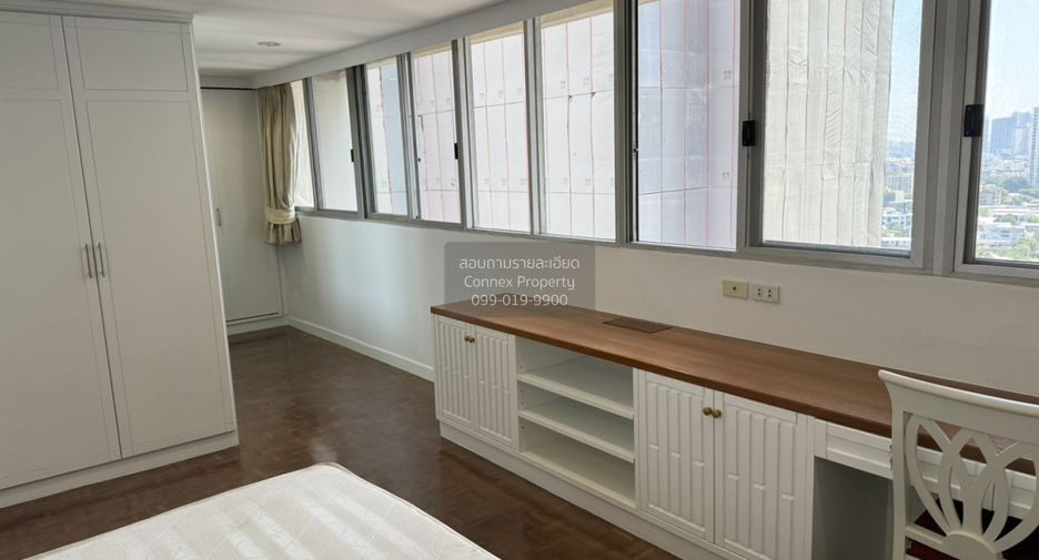 For rent 3 bedrooms condo in Watthana, Bangkok