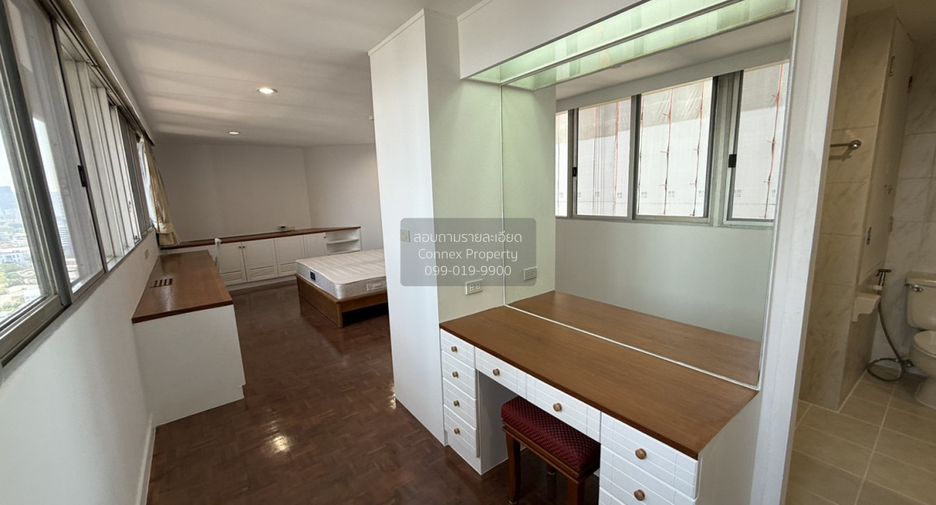 For rent 3 bedrooms condo in Watthana, Bangkok