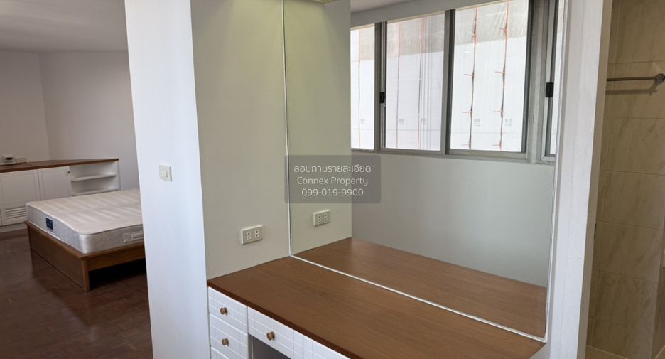 For rent 3 bedrooms condo in Watthana, Bangkok
