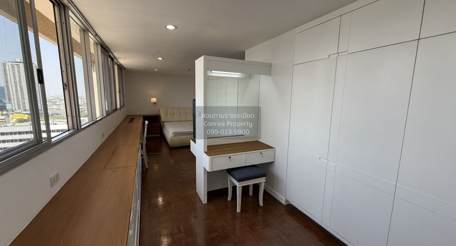 For rent 3 bedrooms condo in Watthana, Bangkok