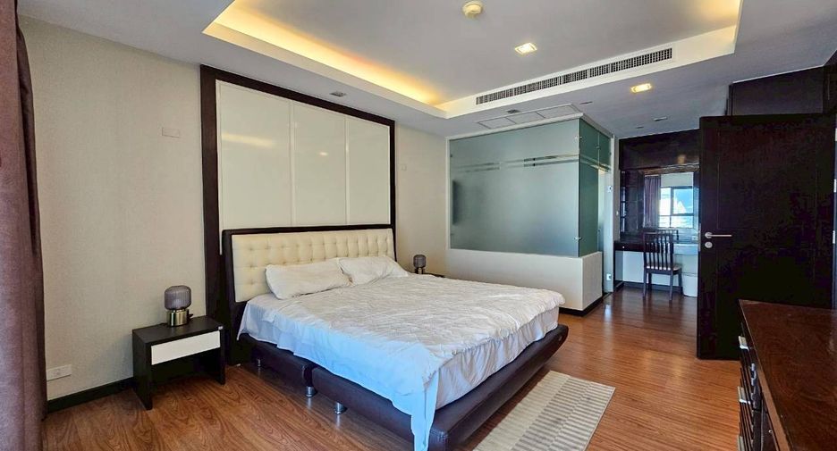 À louer 3 chambres condo à Sathon, Bangkok