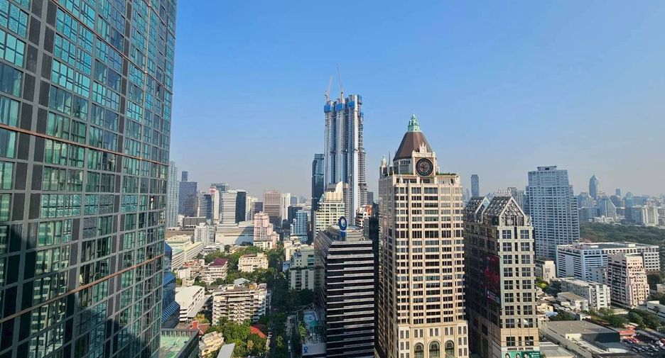 À louer 3 chambres condo à Sathon, Bangkok