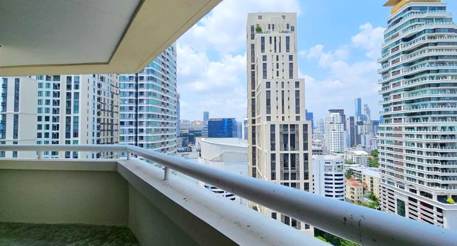 For rent 2 bedrooms condo in Khlong Toei, Bangkok