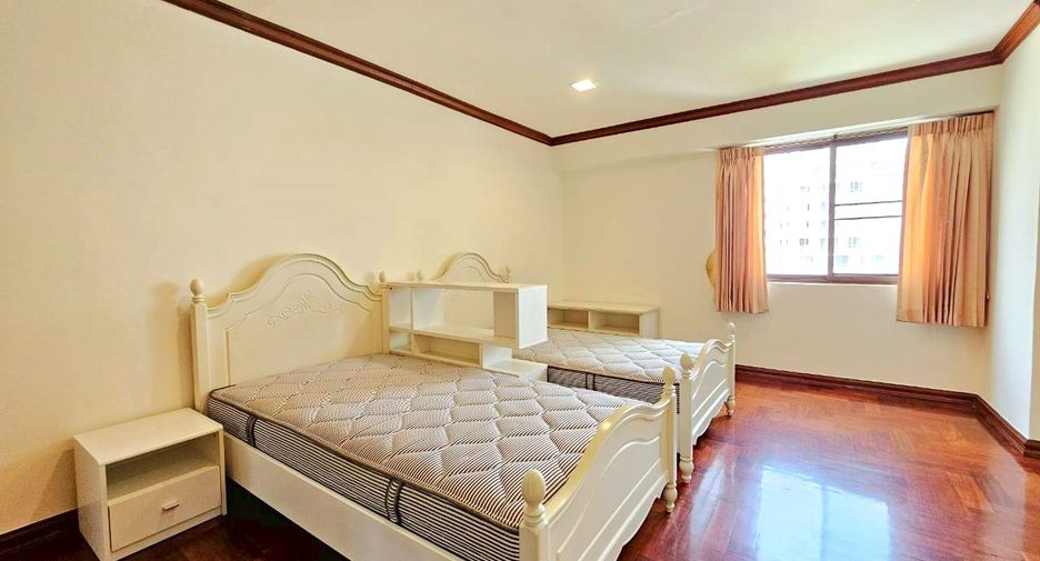 For rent 2 bedrooms condo in Khlong Toei, Bangkok