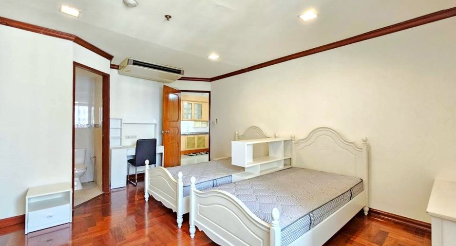 For rent 2 bedrooms condo in Khlong Toei, Bangkok