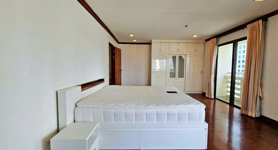 For rent 2 bedrooms condo in Khlong Toei, Bangkok