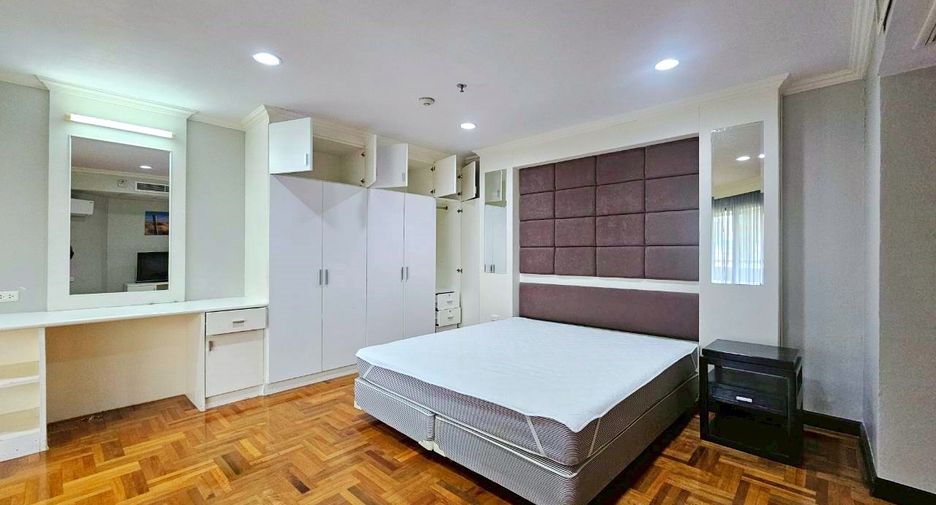 For rent 2 bedrooms condo in Khlong Toei, Bangkok