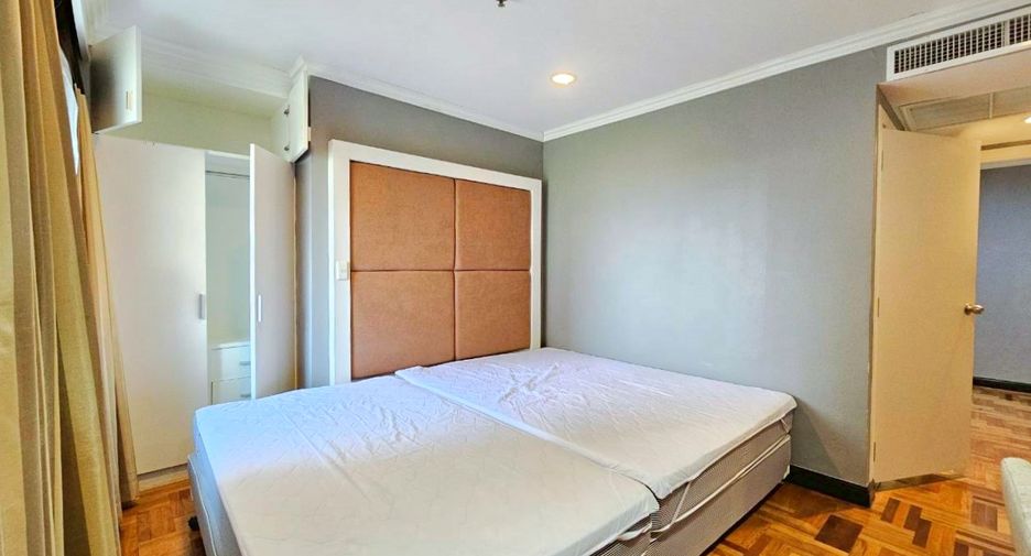 For rent 2 bedrooms condo in Khlong Toei, Bangkok