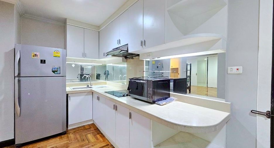 For rent 2 bedrooms condo in Khlong Toei, Bangkok