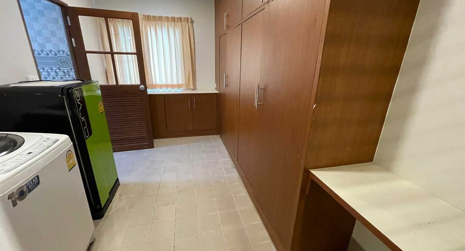 À louer 2 chambres condo à Watthana, Bangkok