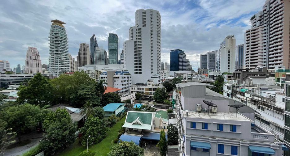 À louer 2 chambres condo à Watthana, Bangkok