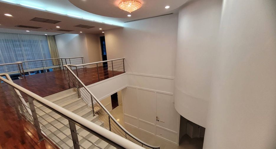 For rent 4 bedrooms condo in Khlong Toei, Bangkok