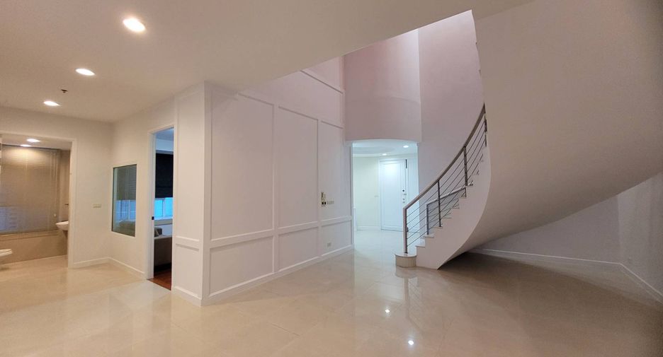 For rent 4 bedrooms condo in Khlong Toei, Bangkok