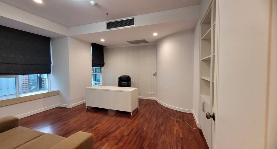For rent 4 bedrooms condo in Khlong Toei, Bangkok