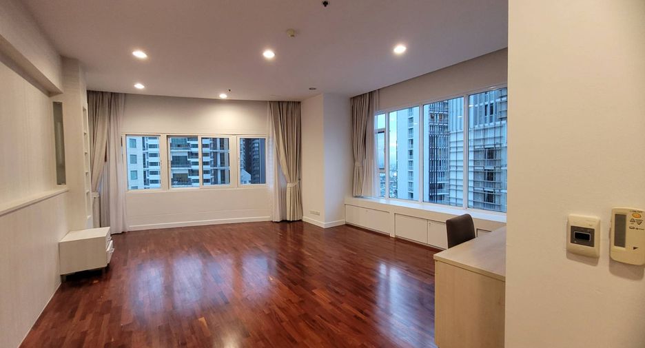 For rent 4 bedrooms condo in Khlong Toei, Bangkok