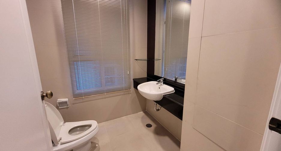 For rent 4 bedrooms condo in Khlong Toei, Bangkok