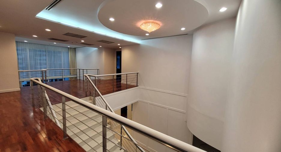 For rent 4 bedrooms condo in Khlong Toei, Bangkok