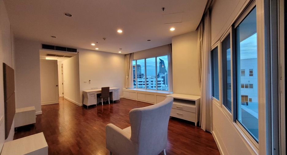 For rent 4 bedrooms condo in Khlong Toei, Bangkok