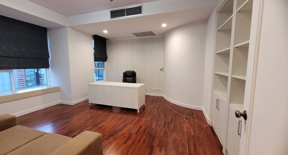 For rent 4 bedrooms condo in Khlong Toei, Bangkok