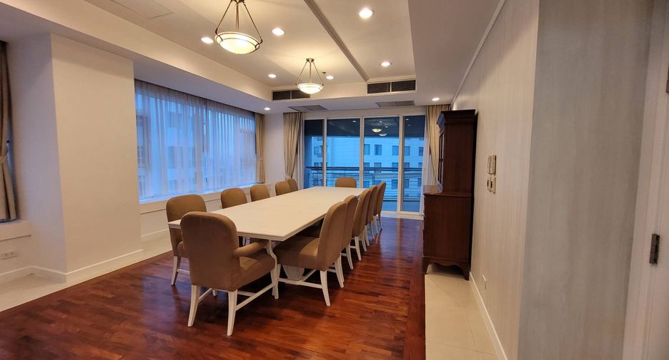 For rent 4 bedrooms condo in Khlong Toei, Bangkok