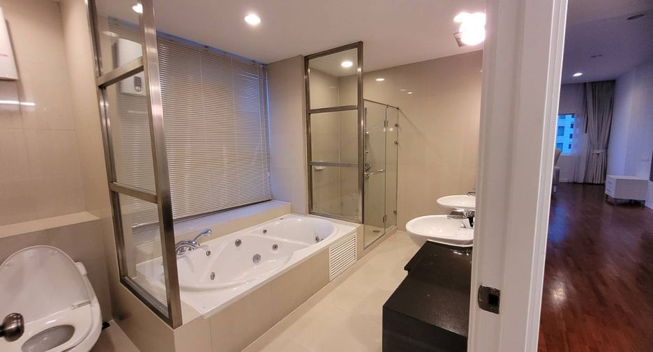 For rent 4 bedrooms condo in Khlong Toei, Bangkok