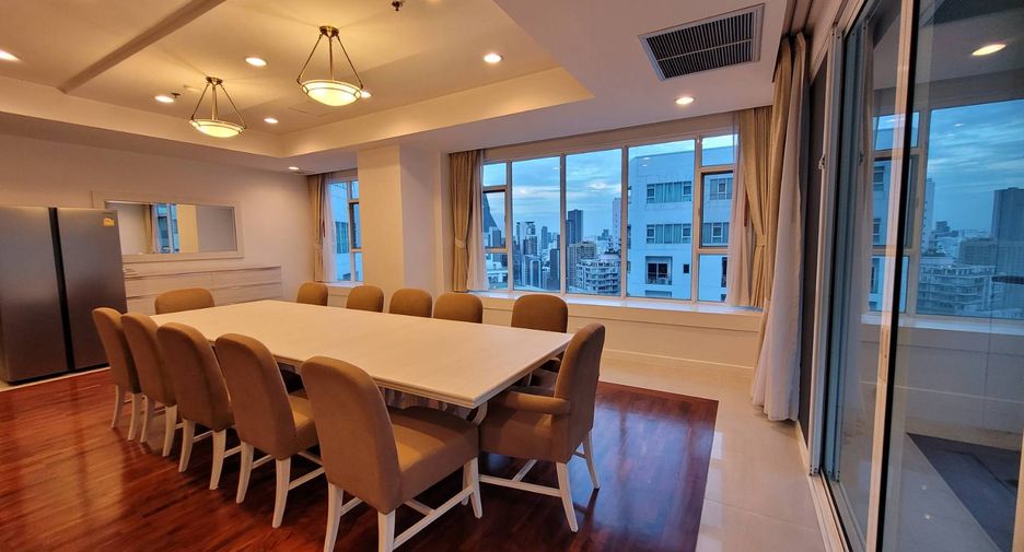 For rent 4 bedrooms condo in Khlong Toei, Bangkok