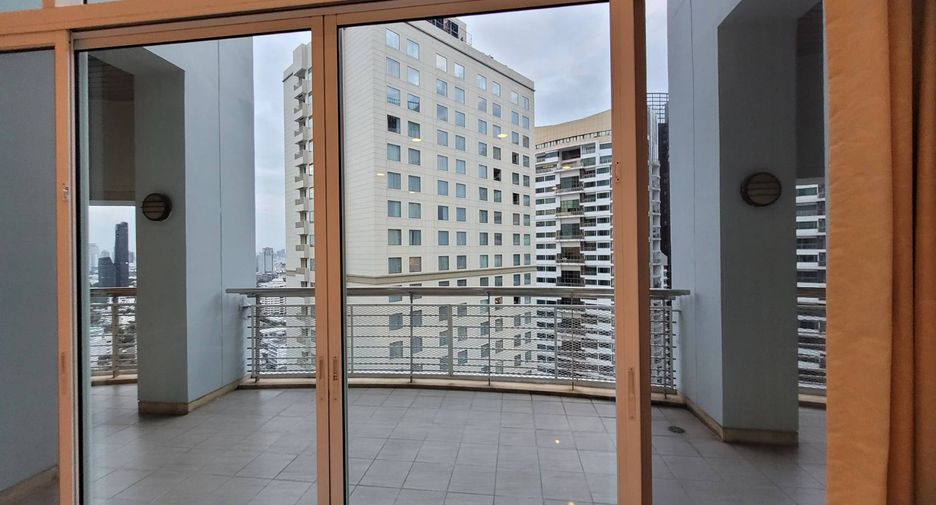 For rent 4 bedrooms condo in Khlong Toei, Bangkok
