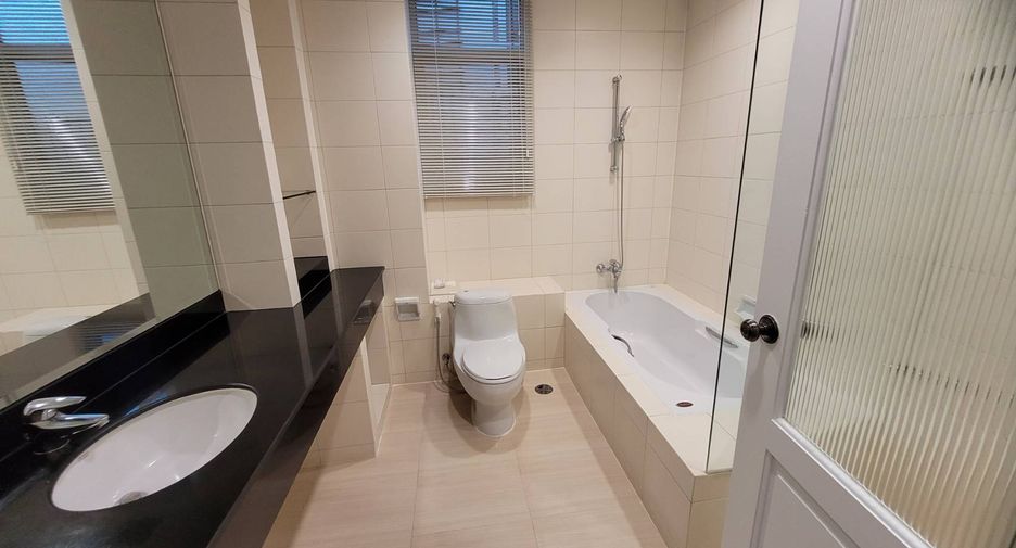 For rent 4 bedrooms condo in Khlong Toei, Bangkok