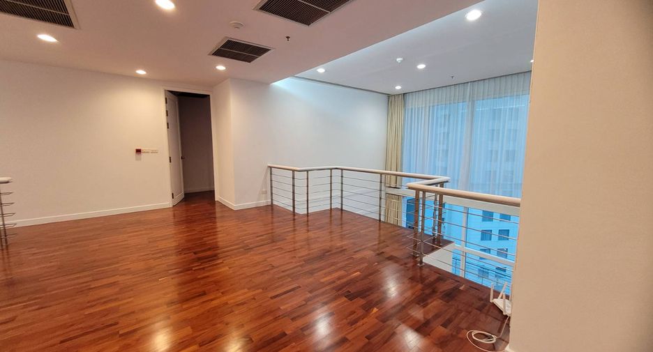 For rent 4 bedrooms condo in Khlong Toei, Bangkok