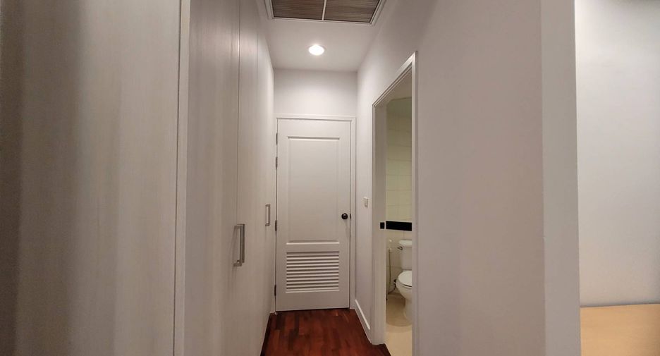 For rent 4 bedrooms condo in Khlong Toei, Bangkok