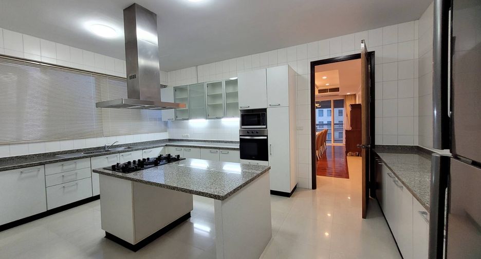 For rent 4 bedrooms condo in Khlong Toei, Bangkok