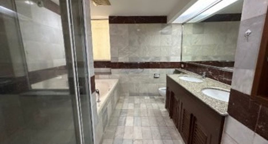 Wohnung zur Miete mit 3 Zimmer in Khlong Toei, Bangkok