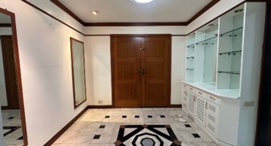 Wohnung zur Miete mit 3 Zimmer in Khlong Toei, Bangkok