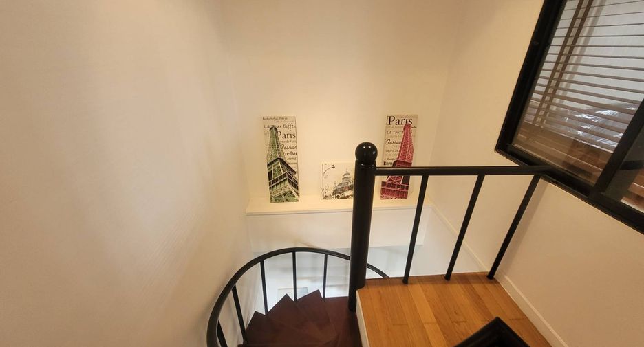 For rent 2 bedrooms condo in Watthana, Bangkok