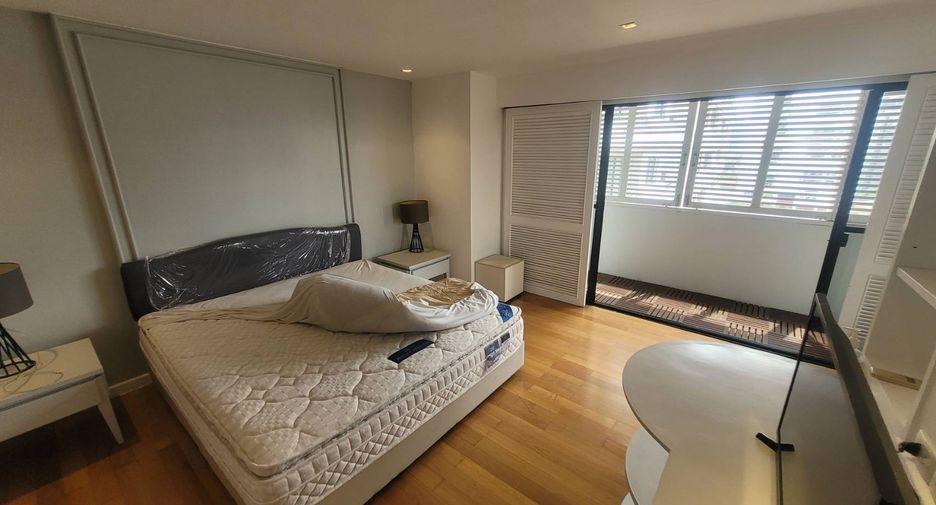For rent 2 bedrooms condo in Watthana, Bangkok