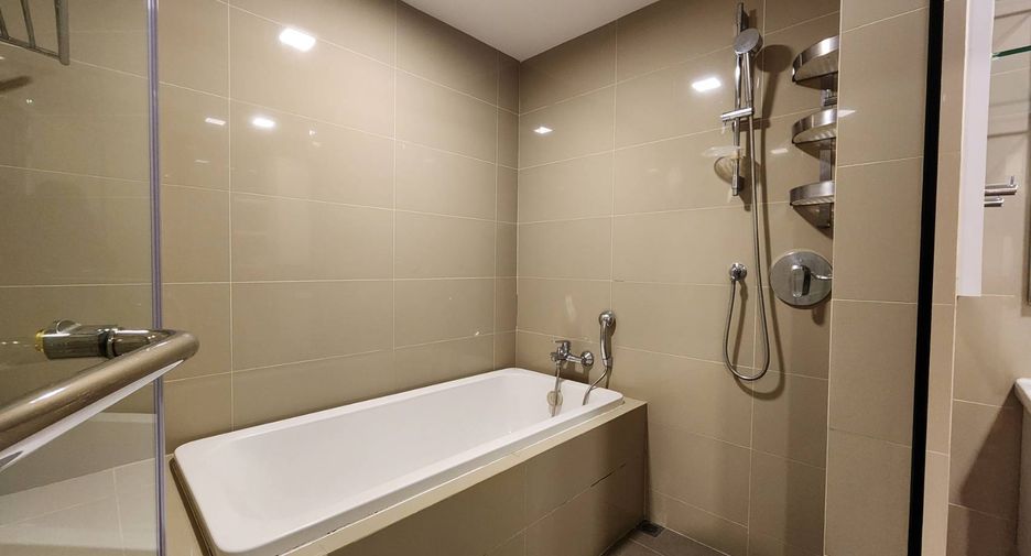Wohnung zur Miete und zum Kauf mit 2 Zimmer in Watthana, Bangkok