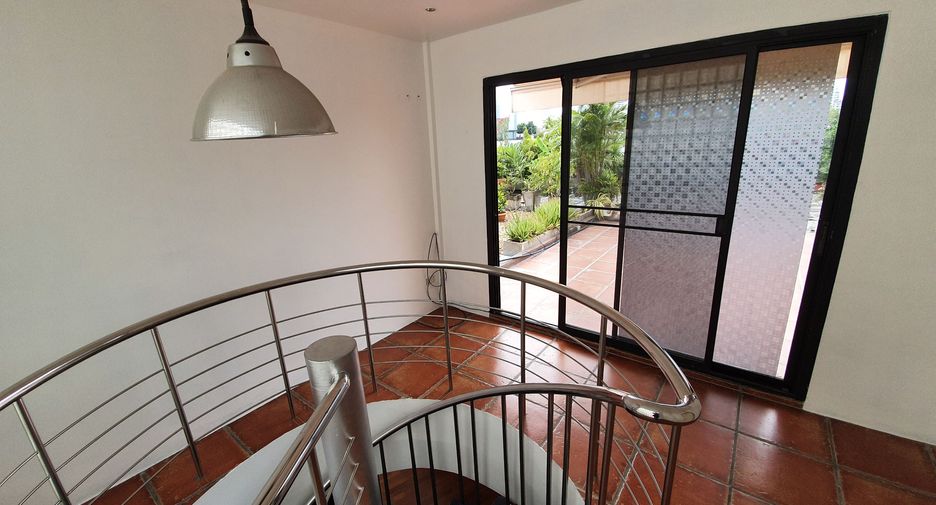 For rent 3 bedrooms condo in Watthana, Bangkok