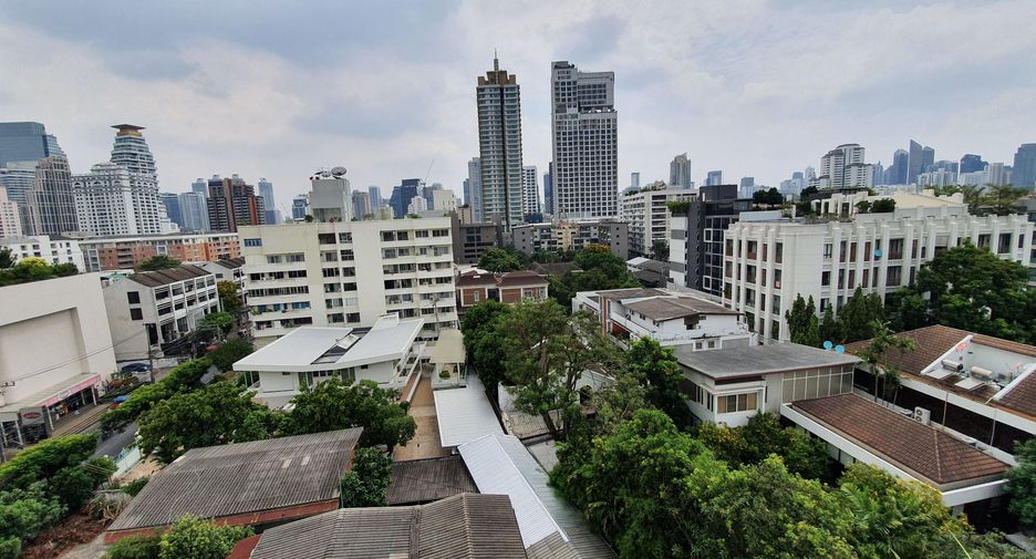 For rent 3 bedrooms condo in Watthana, Bangkok