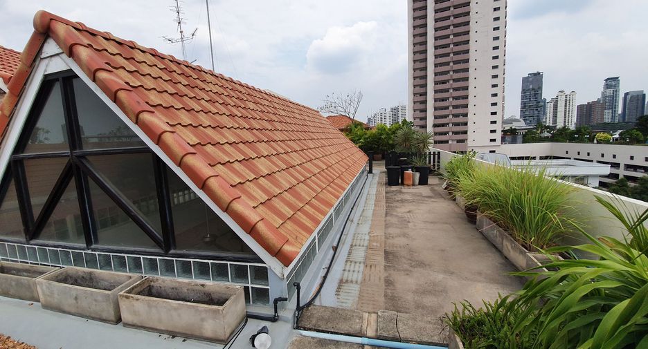 For rent 3 bedrooms condo in Watthana, Bangkok