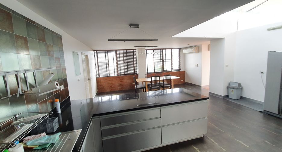 For rent 3 bedrooms condo in Watthana, Bangkok