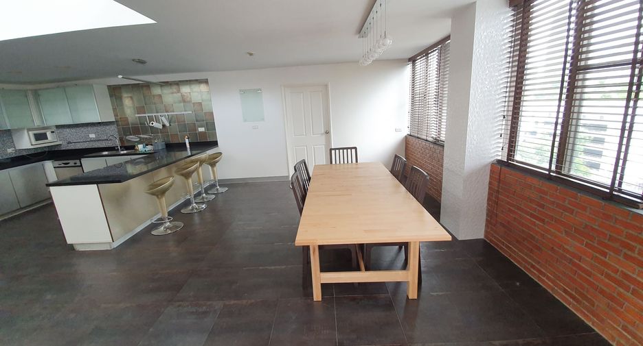 For rent 3 bedrooms condo in Watthana, Bangkok
